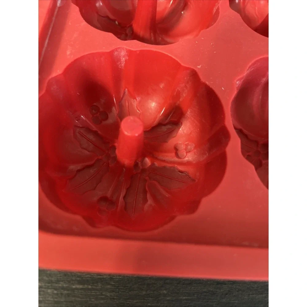 Non Flimsy Silicone Muffin Pan Poinsettia Mini Bundt Non-Stick Baking Cups Mold